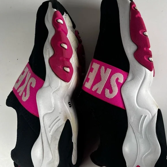 Skechers Women's Black and Pink D'Lites Sneakers - Picture 8 of 11